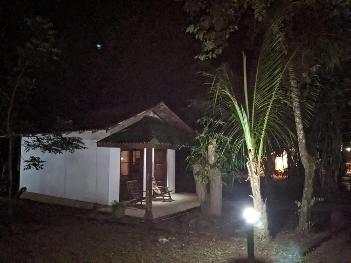 Silent Cabana And Restaurant Marakolliya, Tangalle Eksteriør bilde